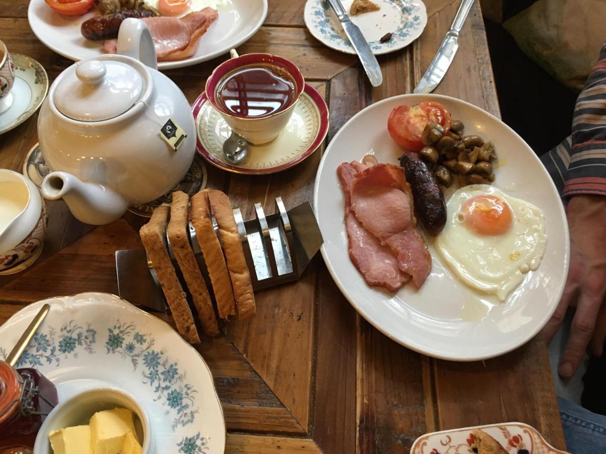 Phelips Arms Bed & Breakfast Montacute Dış mekan fotoğraf