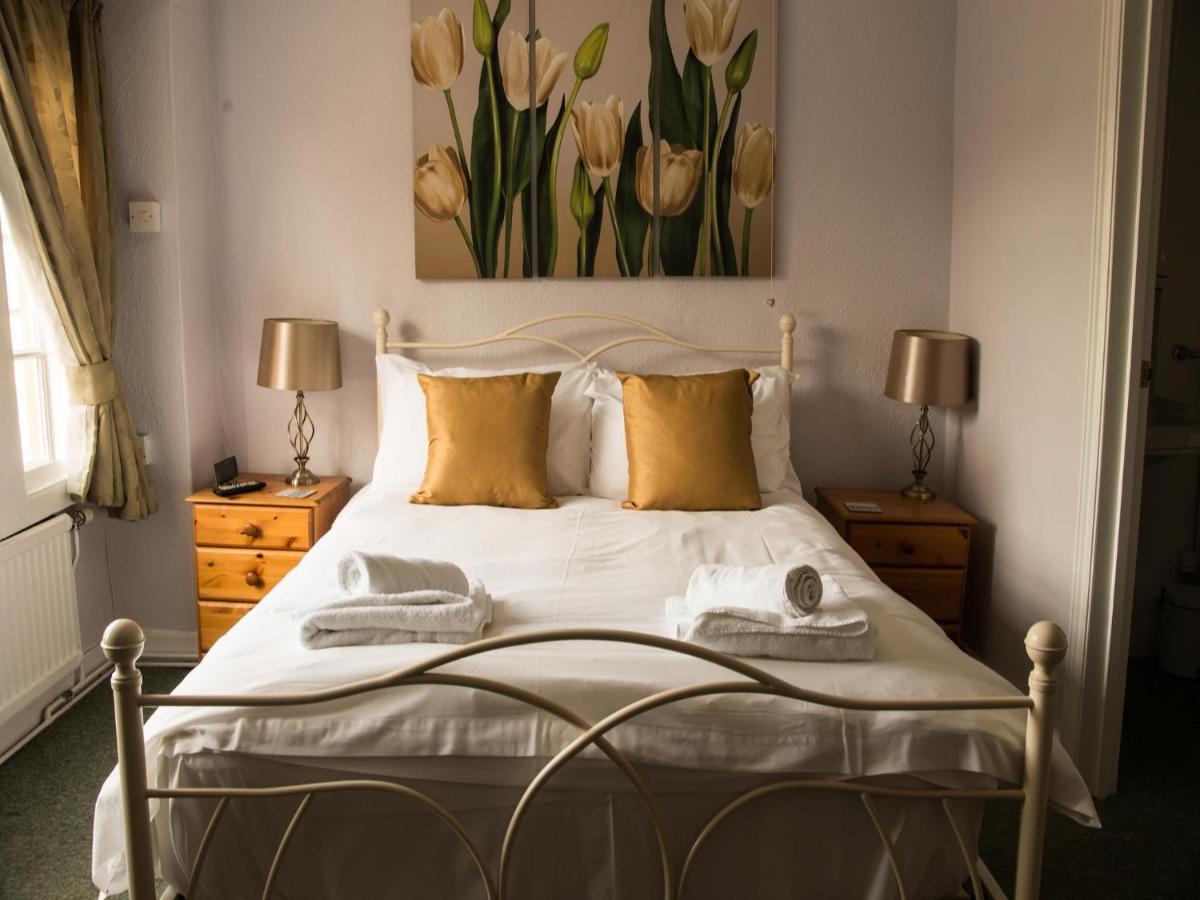 Phelips Arms Bed & Breakfast Montacute Dış mekan fotoğraf